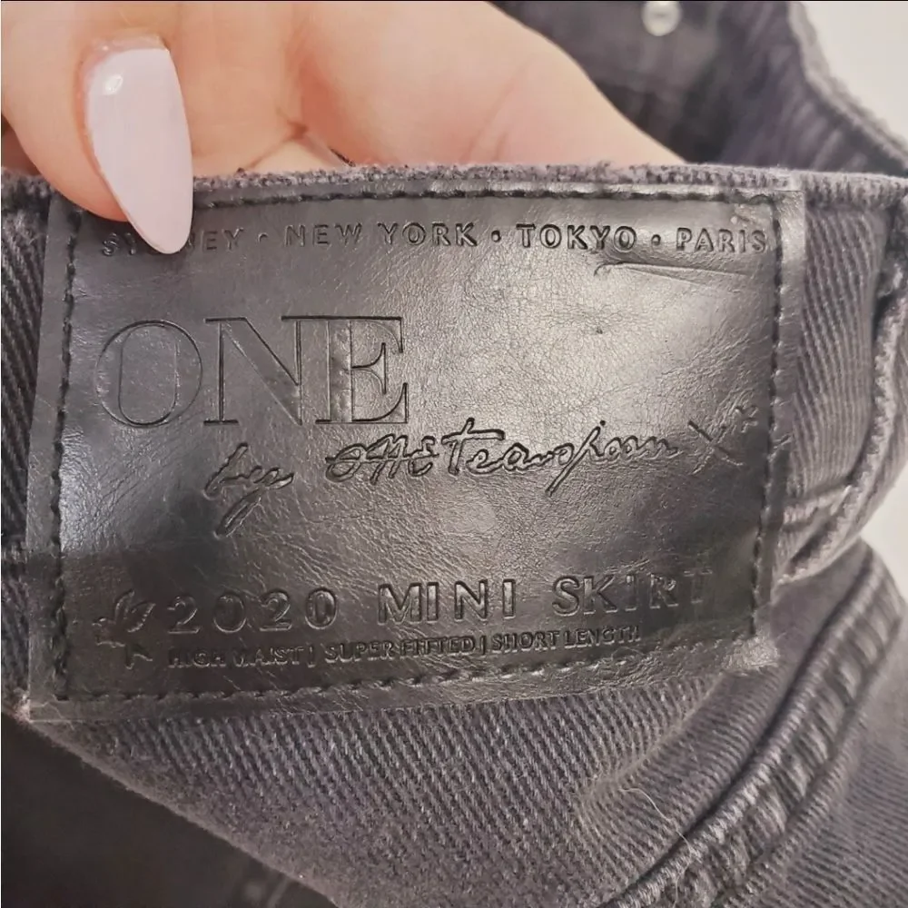 5$25 One teaspoon 2020 y2k style mini denim skirt black wash size 22 / XXS